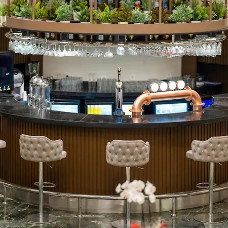 Numa Club Готель